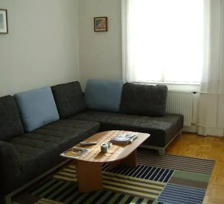 Holiday Apartment *